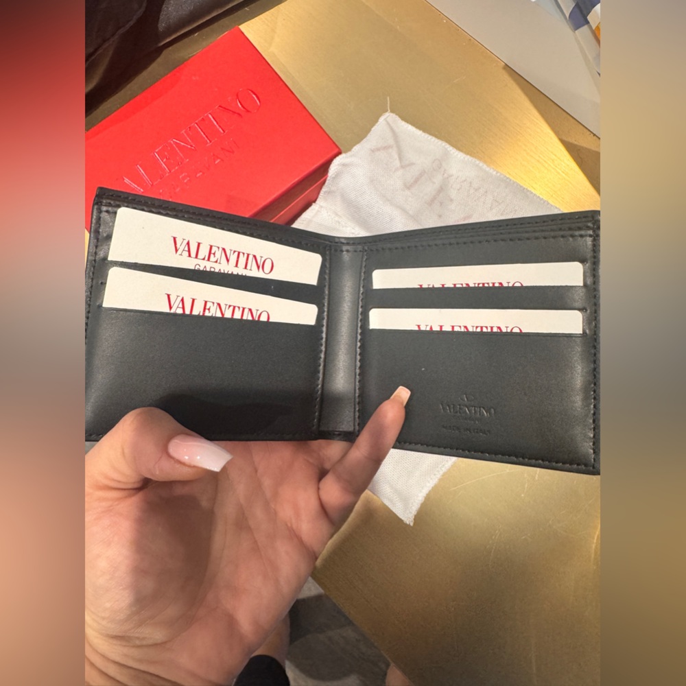 100% Authentic Brand new VALENTINO GARAVANI Neon VLTN Leather Wallet